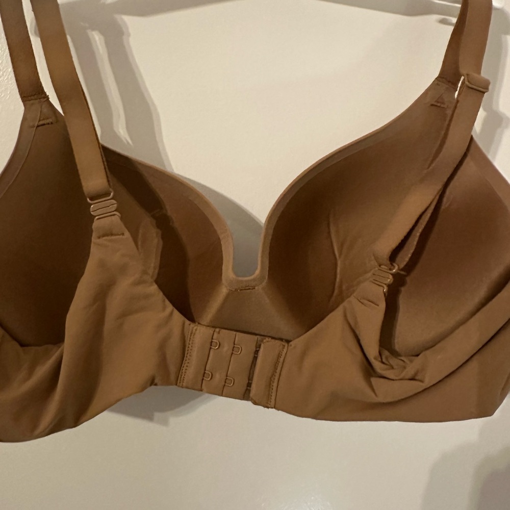 Seamless Tan Bra - Picture 4 of 5